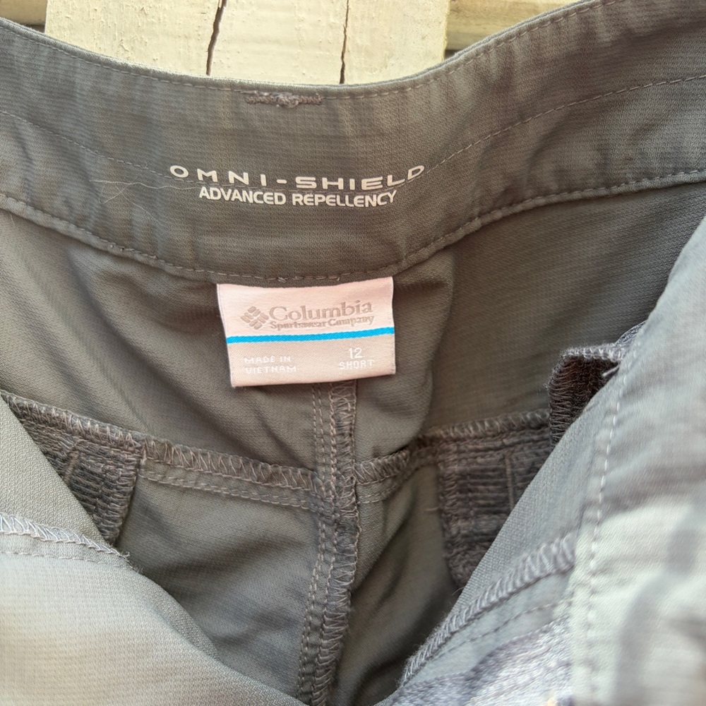 Columbia Women’s Grey Cargo Pants - Lightweight Outdoor Utility - Picture 2 of 4